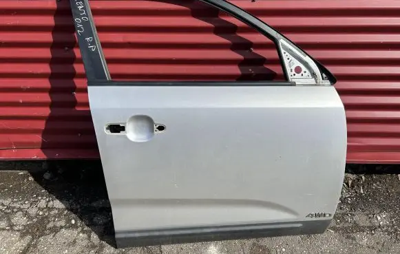 KIA Sorento Front door