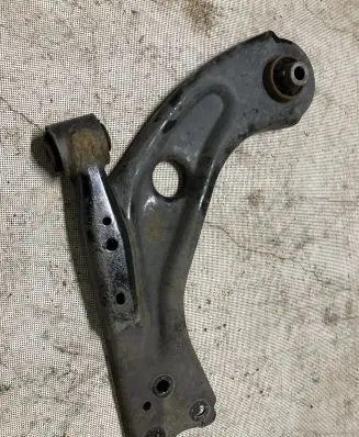Peugeot 308 Front lower control arm/wishbone