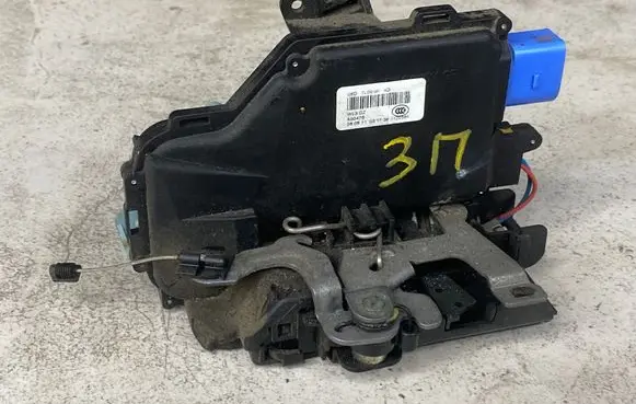Skoda Octavia Mk2 (1Z) Rear door lock 7L0839016D
