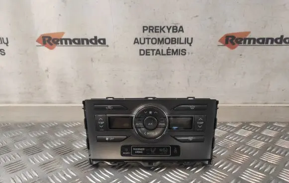 Toyota Auris 150 Climate control unit 5590002220