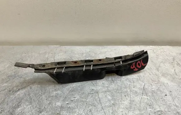 Front bumper mounting bracket