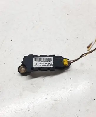 Mercedes-Benz E W211 Airbag deployment crash/impact sensor 0018209126 302554