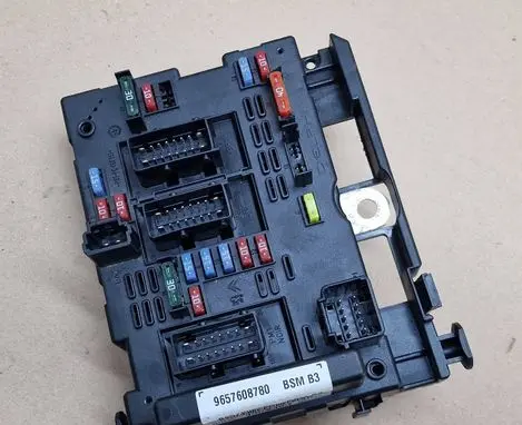 Citroen Berlingo Fuse module 9657608780