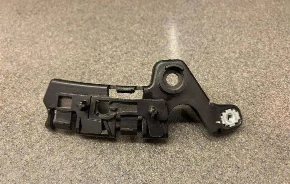Renault Megane III Front bumper mounting bracket 620940001R