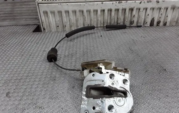 Mazda 5 Sliding door lock 