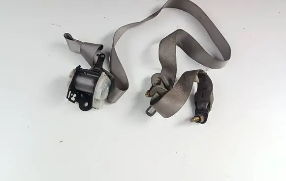 Rear seatbelt