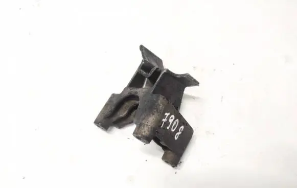Peugeot 607 Engine mounting bracket