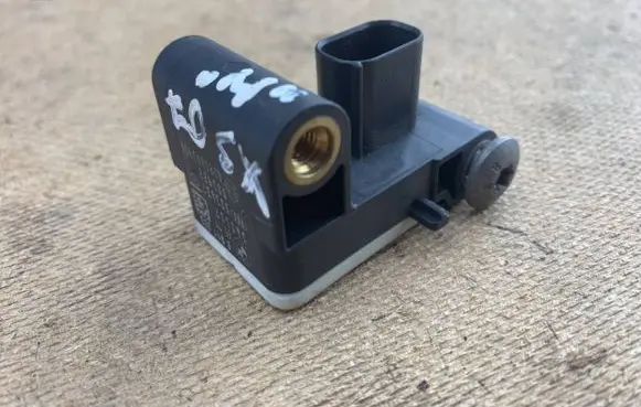 BMW X3 E83 Airbag deployment crash/impact sensor 6911003 0504056577 0285003900