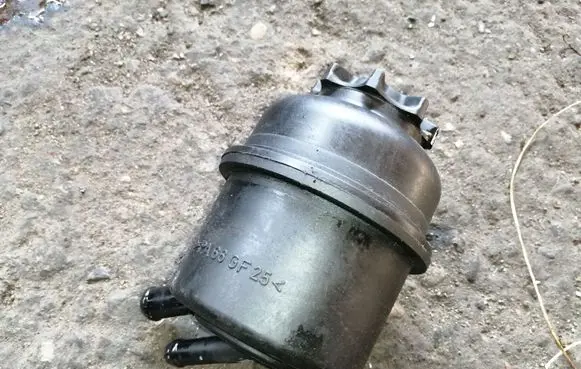 Saab 9-5 Power steering fluid tank/reservoir
