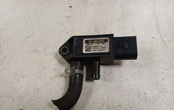 Volkswagen Golf VII Exhaust gas pressure sensor 03L906051D