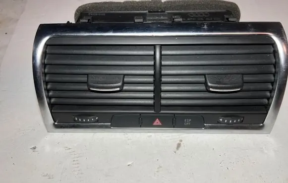 Audi Q7 4L Dash center air vent grill 4L0820951