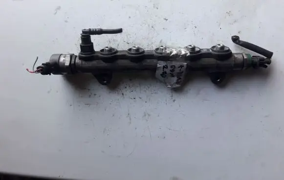 Nissan X-Trail T31 Fuel distributor 0445214155