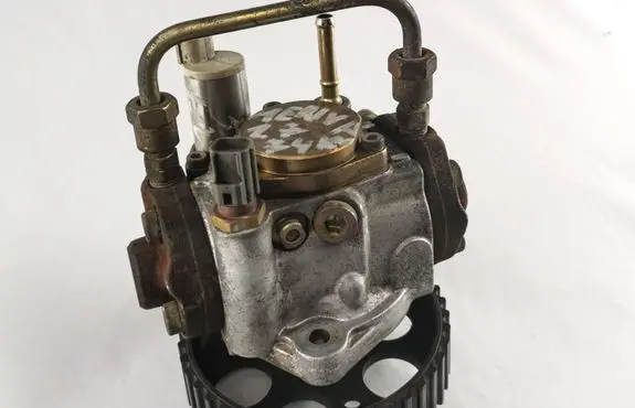 Opel Astra H Fuel injection high pressure pump 8973138622 HU2940000071 05F04416