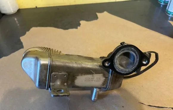 Renault Trafic III (X82) EGR valve cooler 147350678R 26214B407