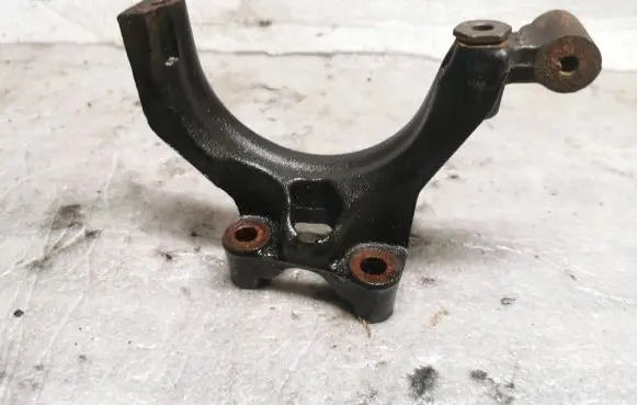 Volkswagen Touran III Engine mounting bracket 04L4254GA