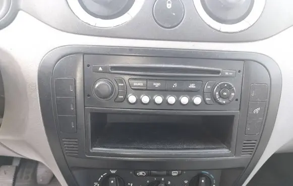 Citroen C3 Radio/GPS head unit trim 