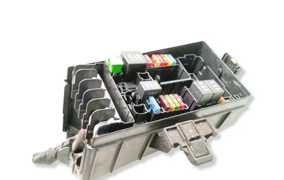 Audi A3 S3 8V Fuse module 5Q0937125A