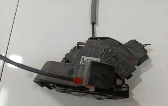 Ford Mondeo MK IV Rear door lock 6M2AR26412BC