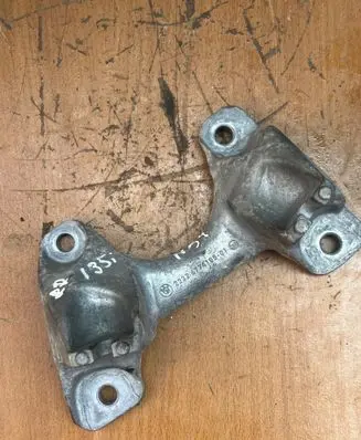 BMW 1 E82 E88 Gearbox mounting bracket 6774105 22326774105