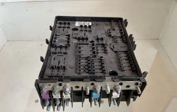 Audi A3 S3 8P Fuse module 1K0937124H 015345021