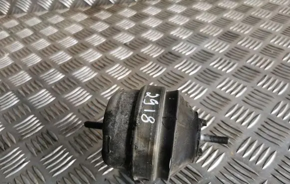 Volkswagen PASSAT B5 Engine mount bracket 4B0199379E