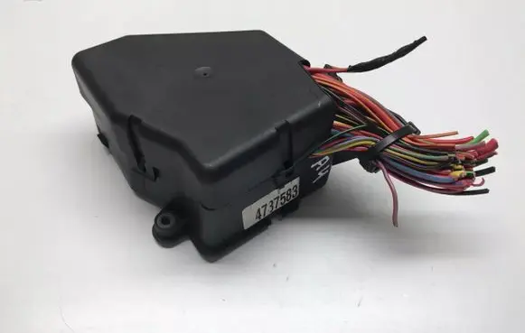 Audi A4 S4 B6 8E 8H Fuse module 4737583