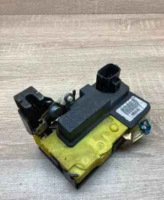 Volvo S60 Front door lock 8650545
