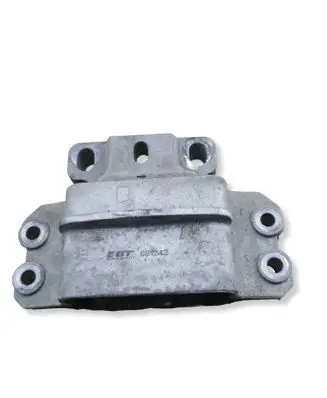 Volkswagen Golf V Engine mount bracket 