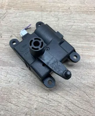 Nissan Qashqai Air flap motor/actuator 2774300A01