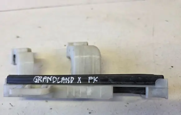 Opel Grandland X Front door windshield rail 9821863780