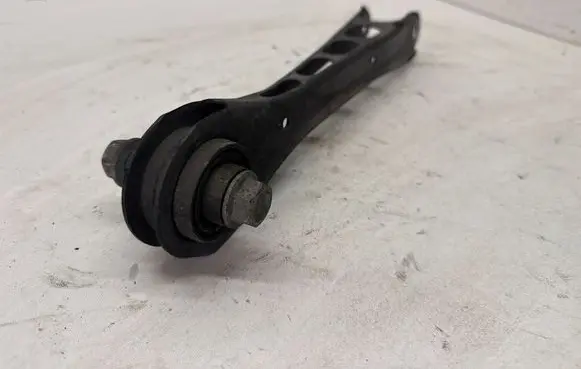 Chevrolet Camaro Rear control arm 23343126 84337449 84826388