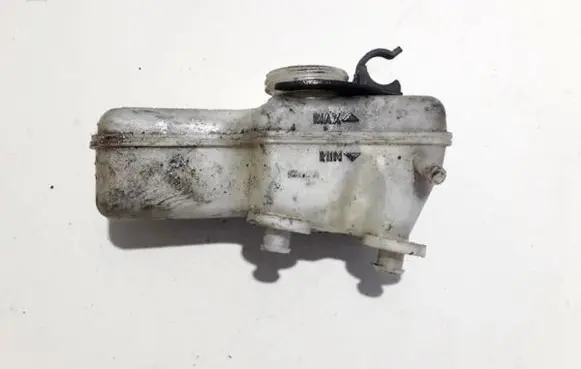 Brake fluid reservoir