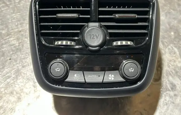 Peugeot 508 Rear air vent grill 96773953XT