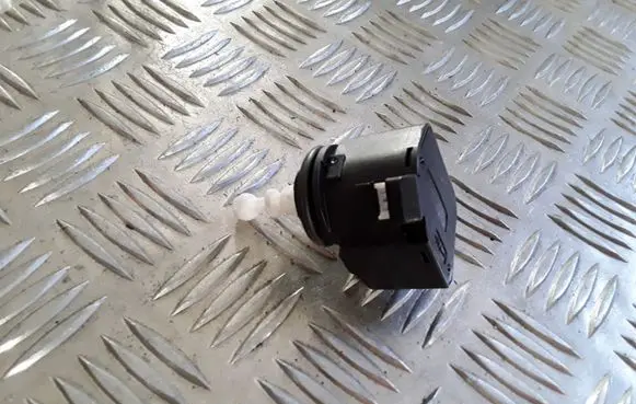Volkswagen Golf V Headlight level adjustment motor 00883000
