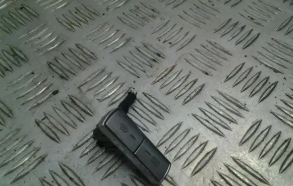 Ford Mondeo MK IV Windscreen/window heater switch 6M2T18K574AC
