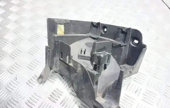 Renault Megane II Other engine bay part