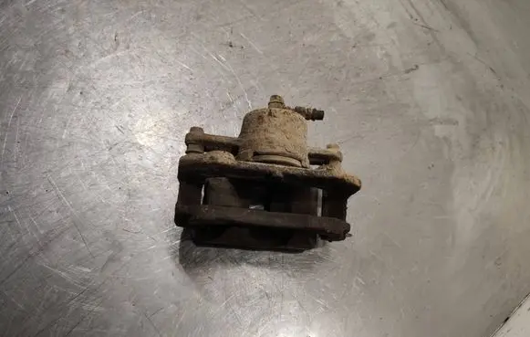 Suzuki Grand Vitara II Front brake caliper
