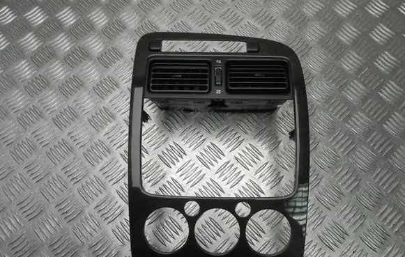 Toyota Avensis T220 Radio/GPS head unit trim 5541205130 T5776