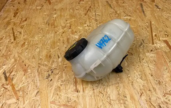 BMW 4 F36 Gran coupe Coolant expansion tank/reservoir 7642160