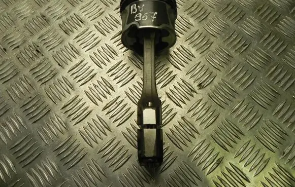 Chevrolet Cruze Piston with connecting rod 20L