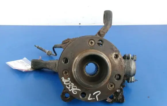 Volkswagen PASSAT B4 Front wheel hub spindle knuckle