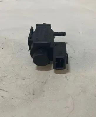 BMW 5 E39 Turbo solenoid valve 742712