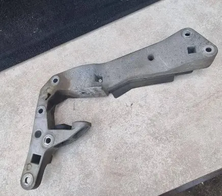 BMW 5 G30 G31 Gearbox mounting bracket 6861583 22326861583 ENAC46000