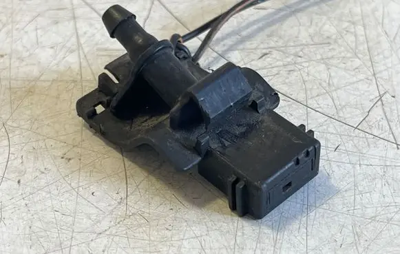 Toyota Avensis T270 Windshield washer spray nozzle