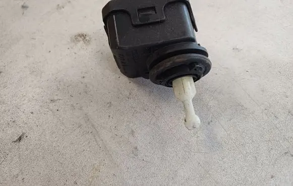 Volkswagen Golf IV Headlight level adjustment motor 1J0941295C