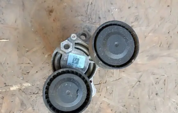 BMW 5 F10 F11 Generator/alternator belt tensioner 7823199 782319904