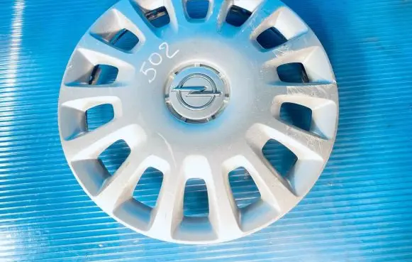 Opel Corsa D R14 wheel hub/cap/trim 13211853 13211854 13211852