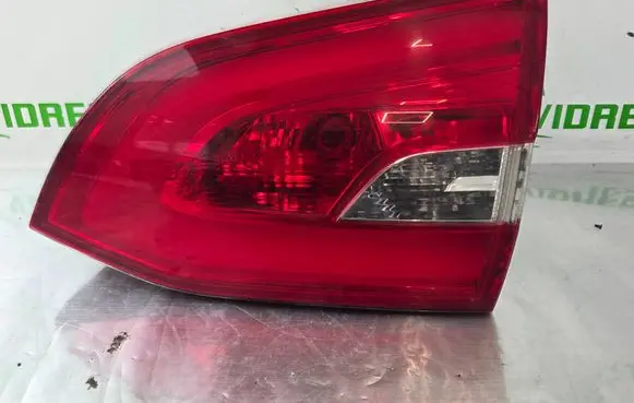 Tailgate rear/tail lights