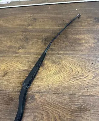 Front wiper blade arm