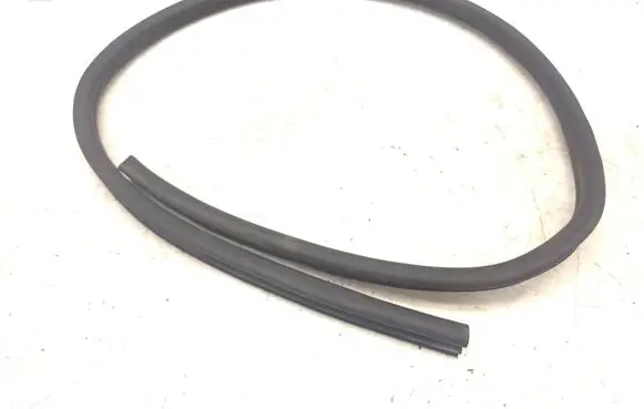 Mercedes-Benz CLK A209 C209 Rubber seal front coupe door 